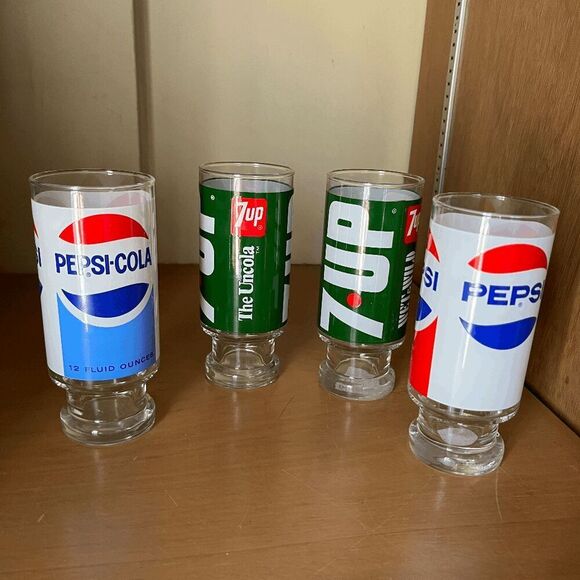 Set of 4 Vintage 1970s Pepsi & 7UP Logo Glasses – Retro Soda Advertising - Picture 1 of 8